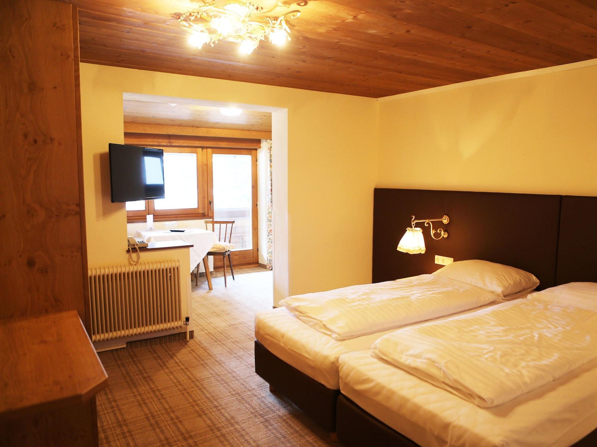 Gasthof Pension Madseiterhof Tux Bagian luar foto