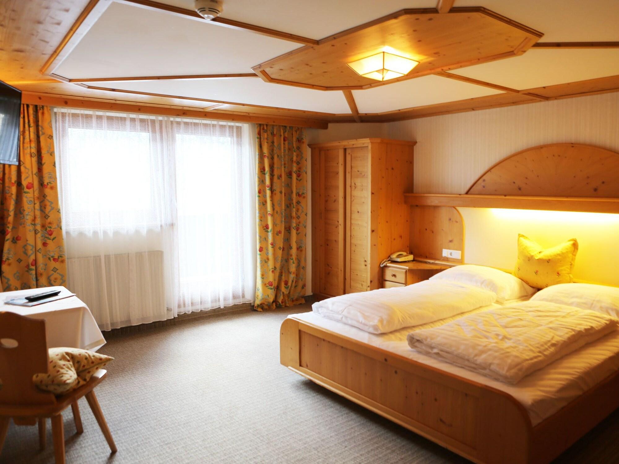 Gasthof Pension Madseiterhof Tux Bagian luar foto