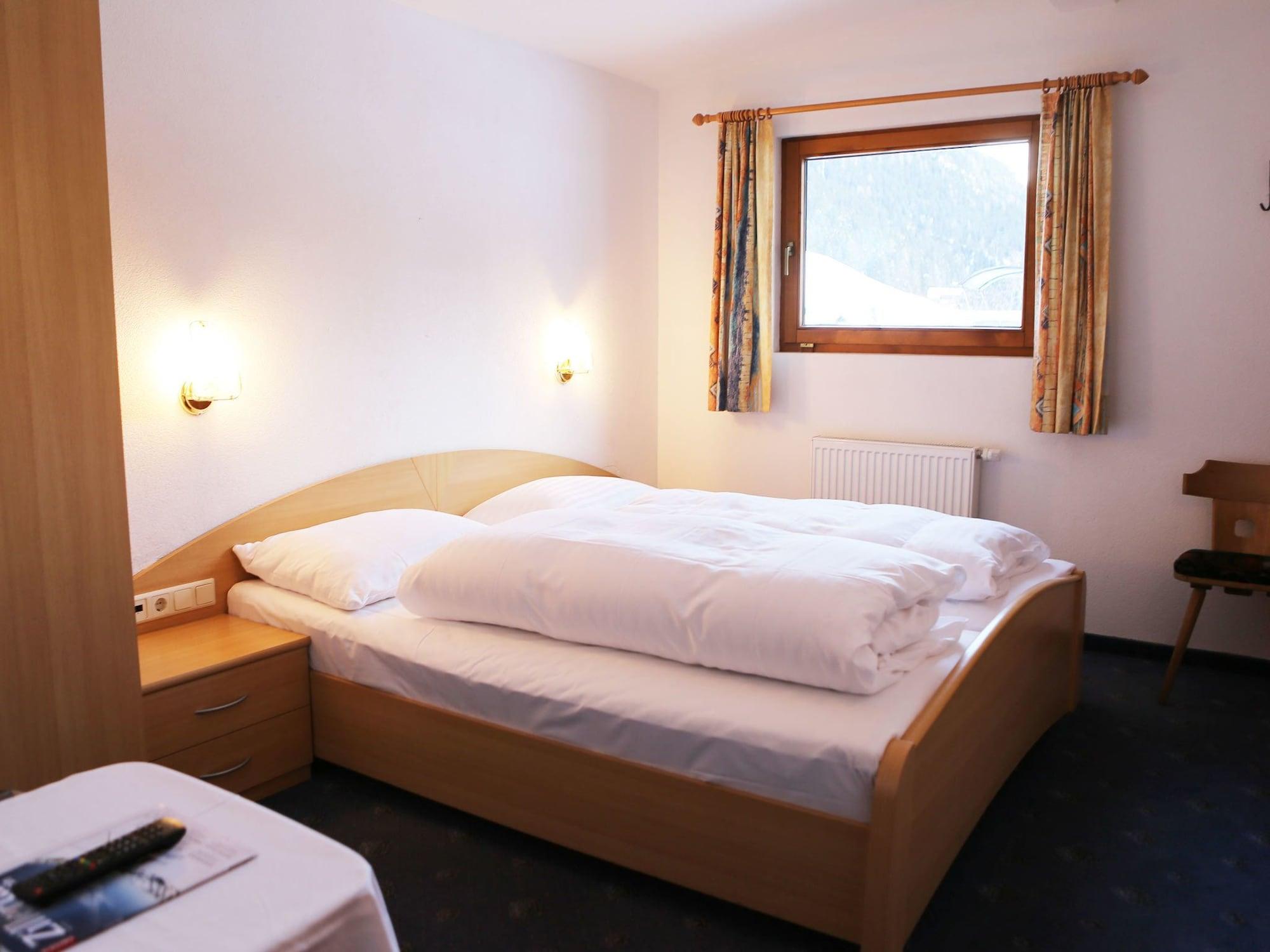 Gasthof Pension Madseiterhof Tux Bagian luar foto