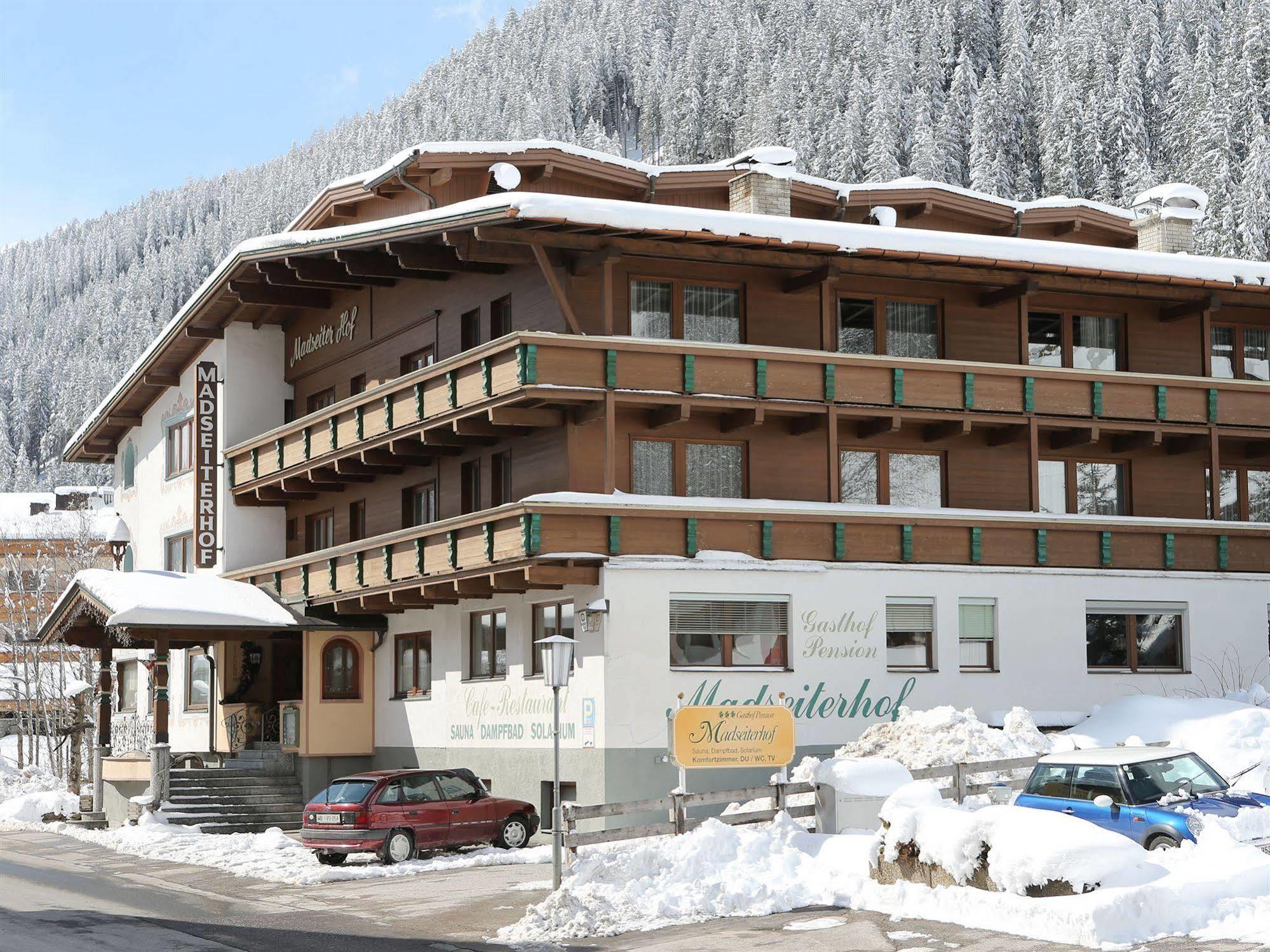 Gasthof Pension Madseiterhof Tux Bagian luar foto